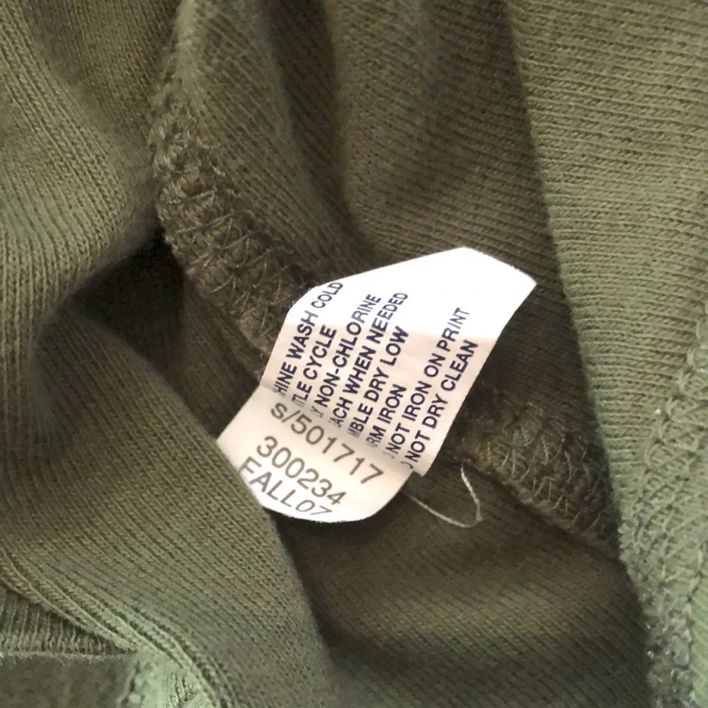 2007 babyGap Long Sleeve Graphic Top in Green Size 18-24 Months Toddler Girl